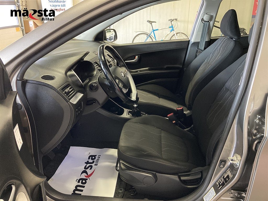 Vehicle Image 9
