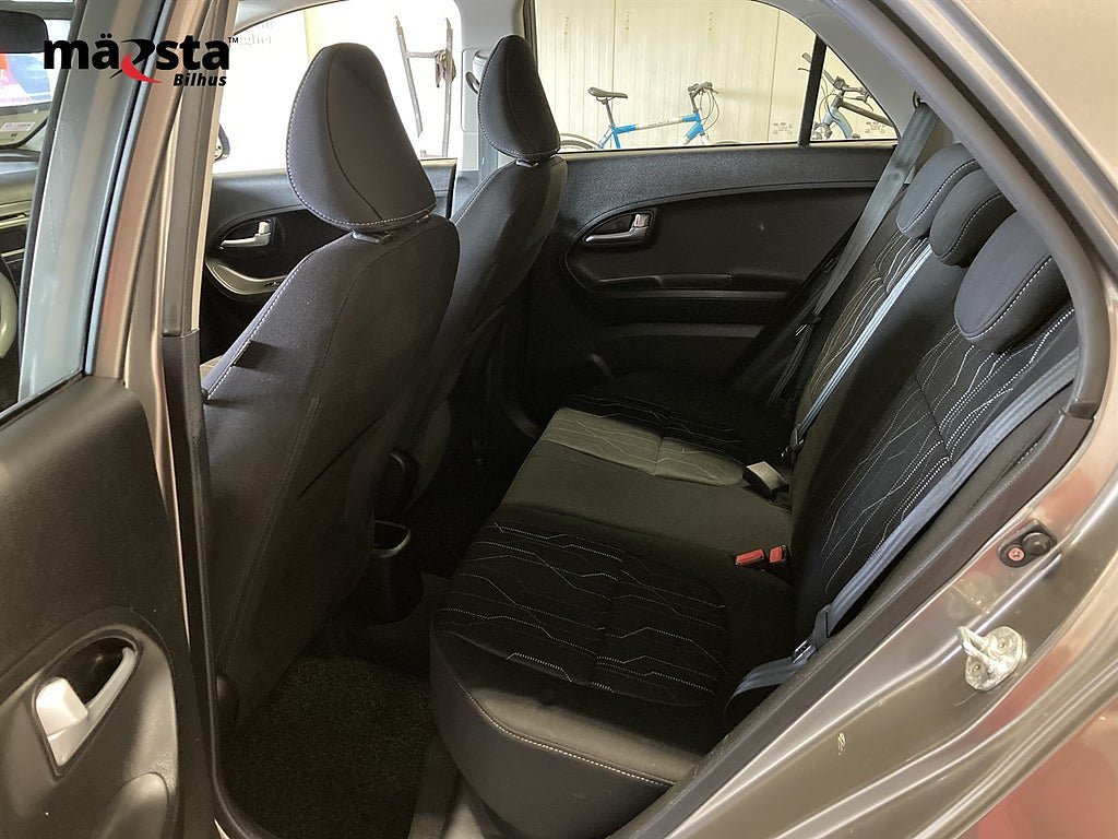 Vehicle Image 10