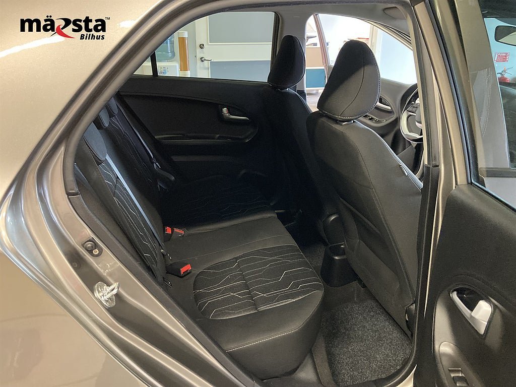 Vehicle Image 11