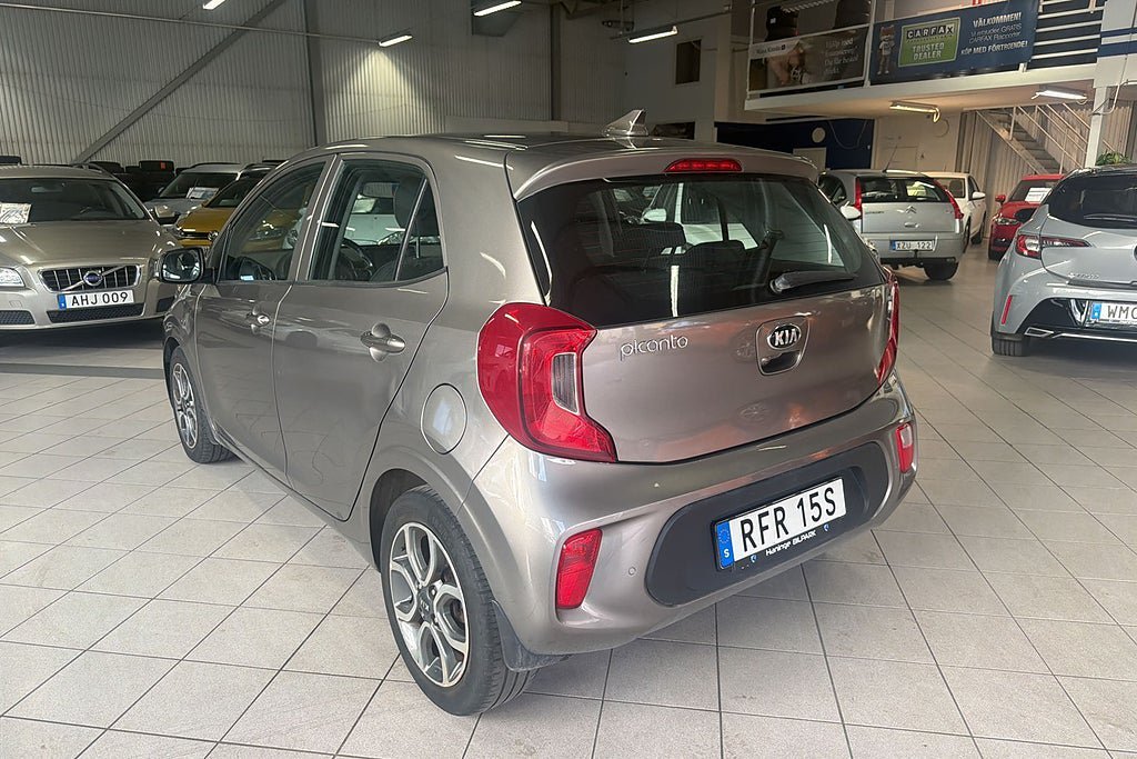 Vehicle Image 8