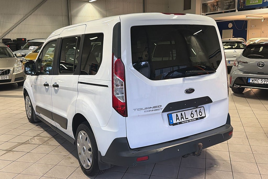 Vehicle Image 8