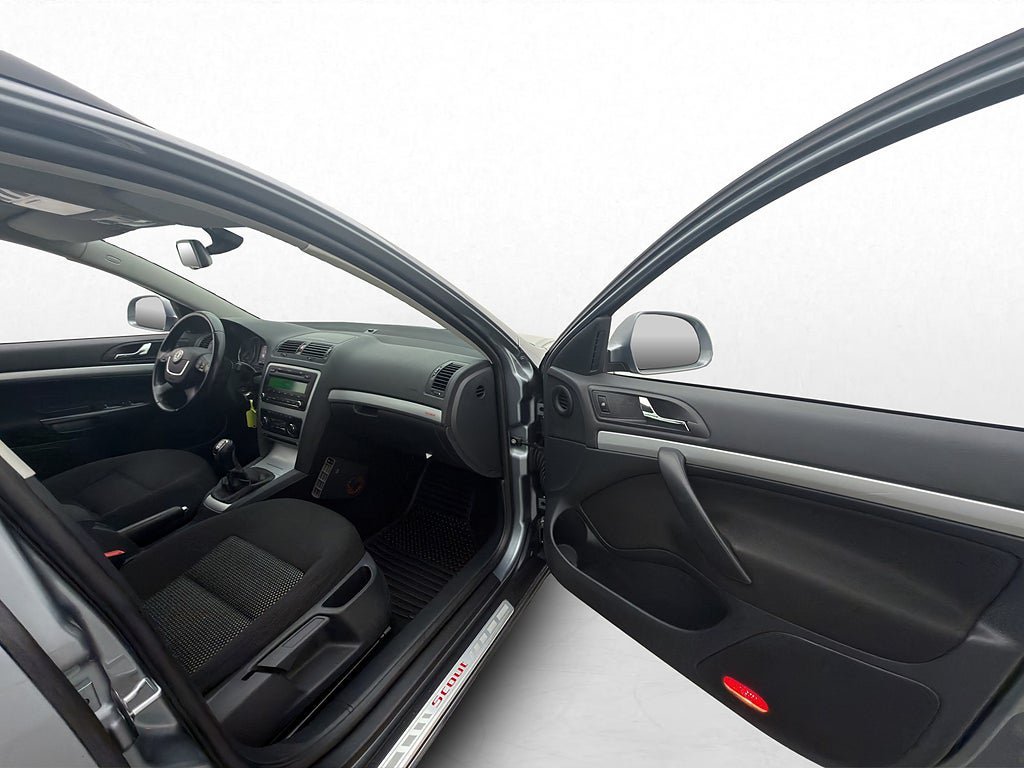 Vehicle Image 23