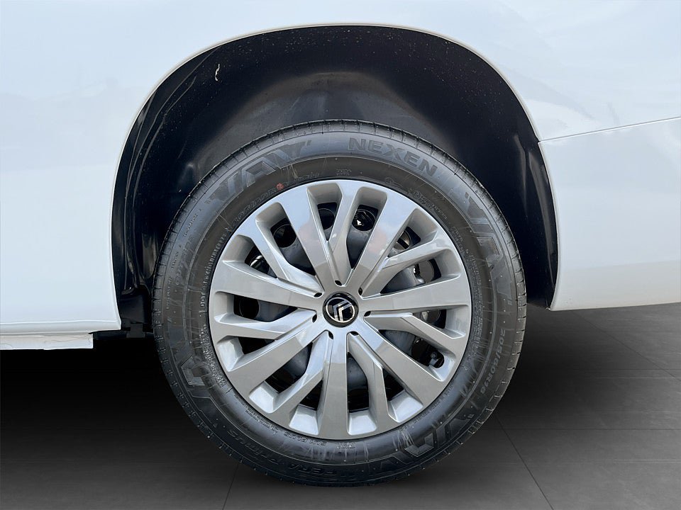 Vehicle Image 14
