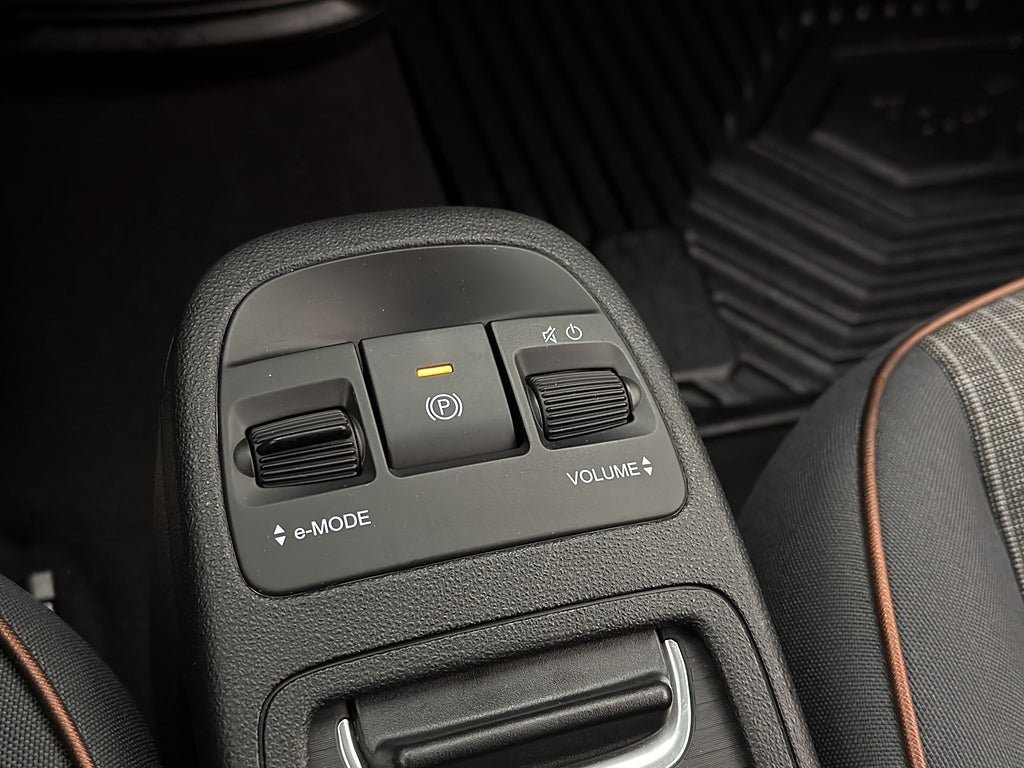 Vehicle Image 28