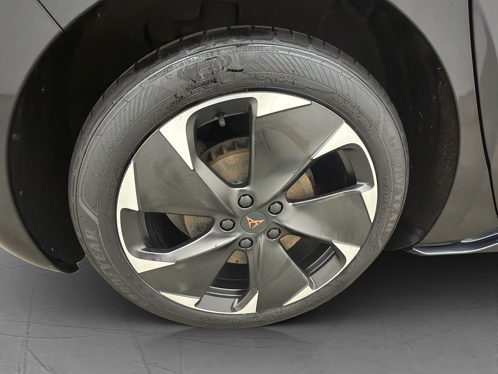 Vehicle Image 32
