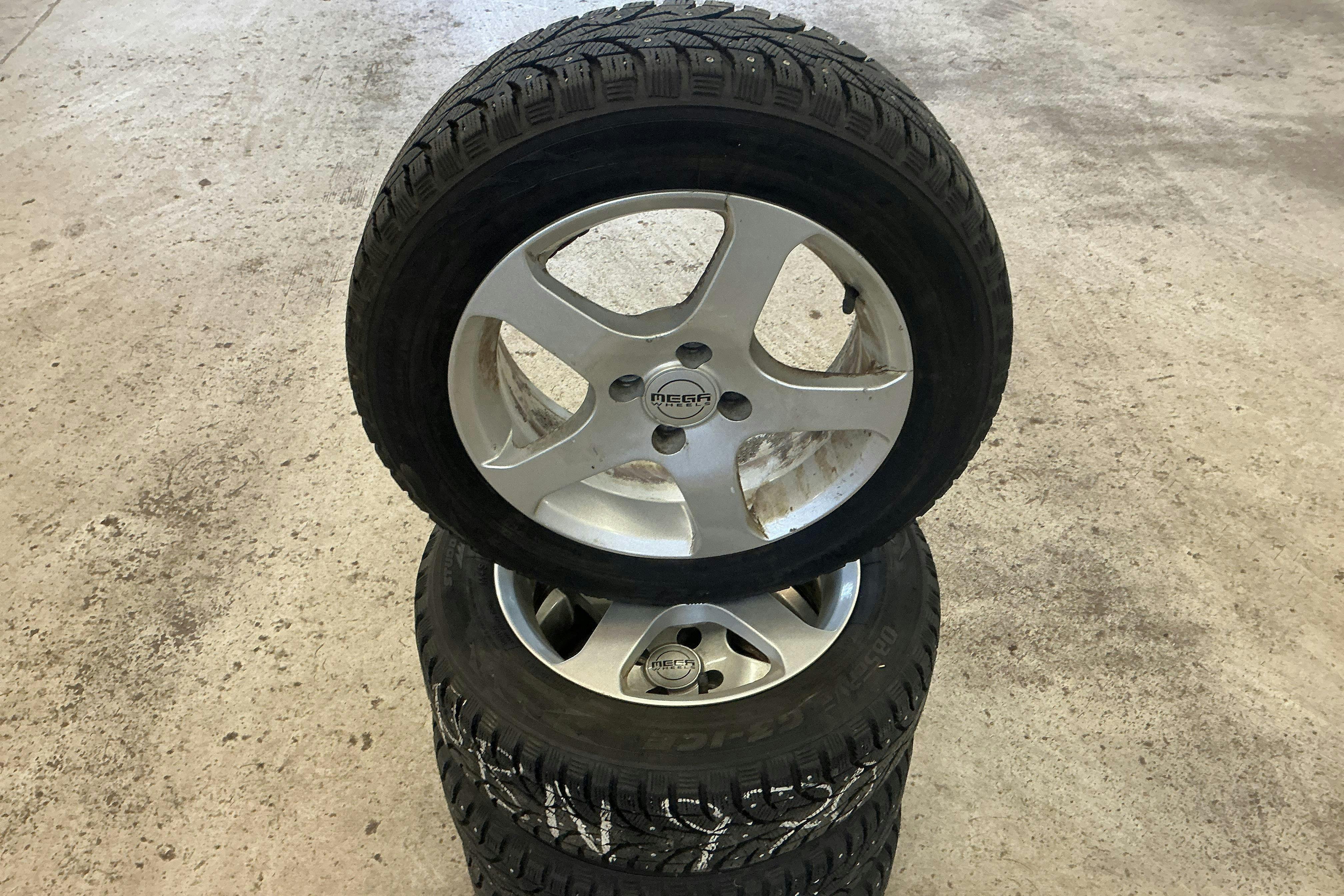 Vehicle Image 12