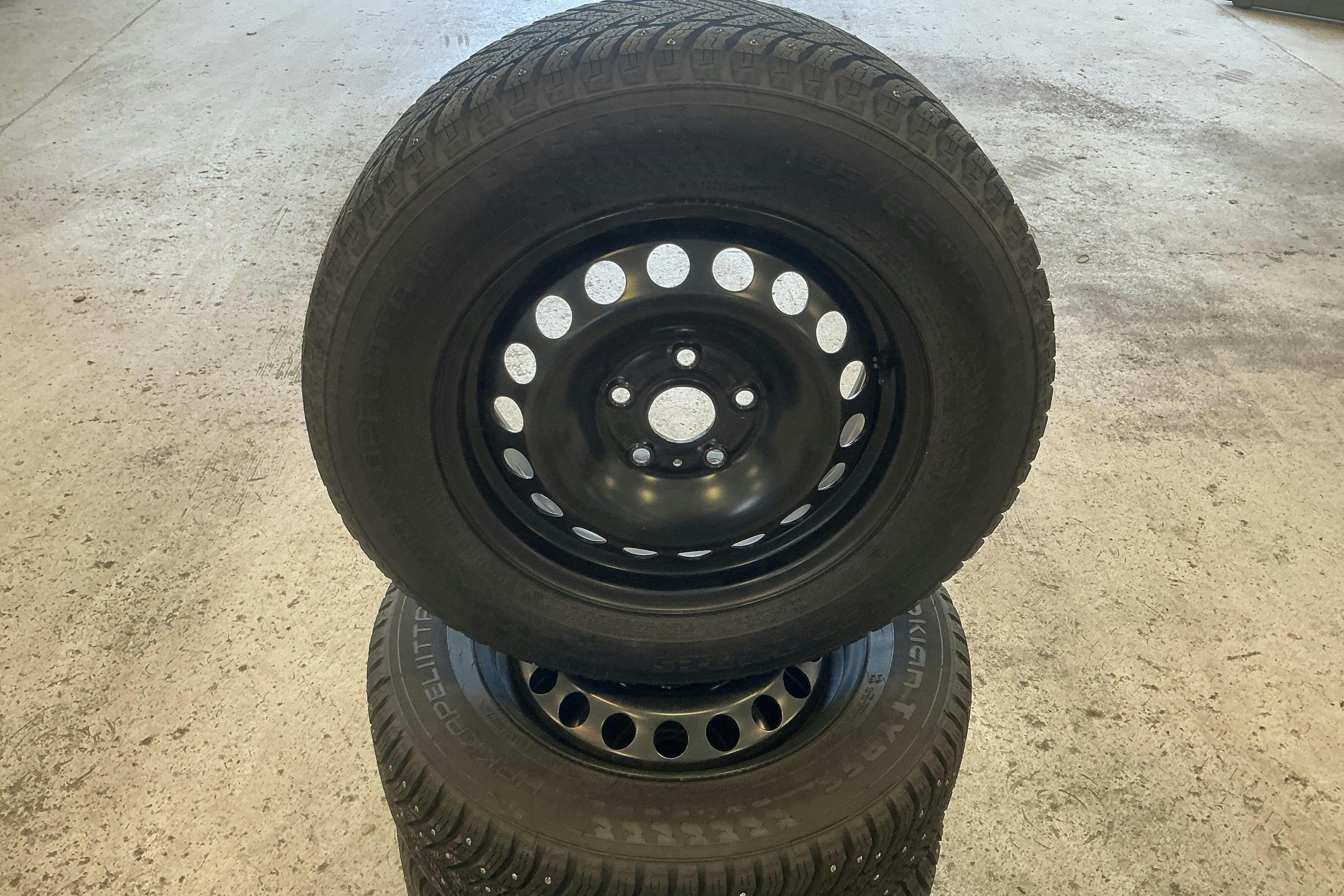 Vehicle Image 15
