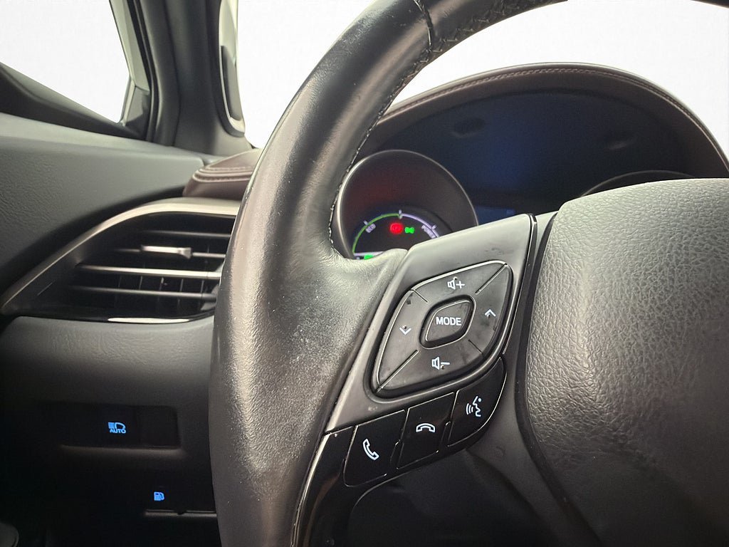 Vehicle Image 16