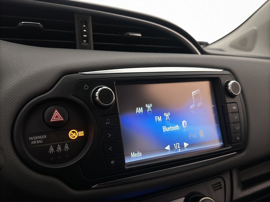 Vehicle Image 16