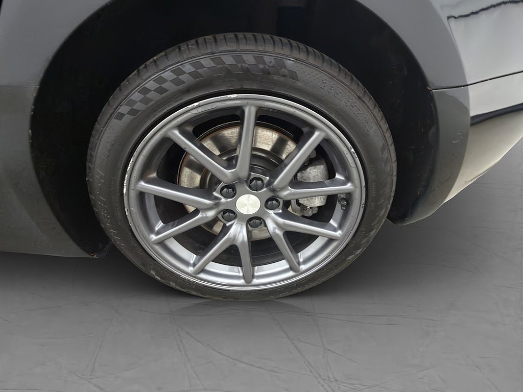 Vehicle Image 32