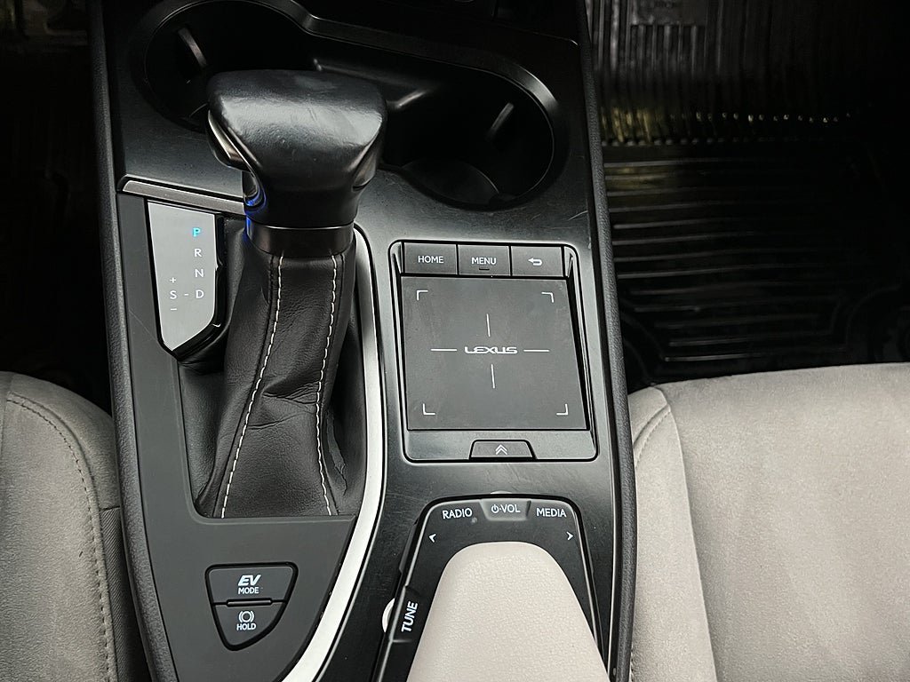 Vehicle Image 24