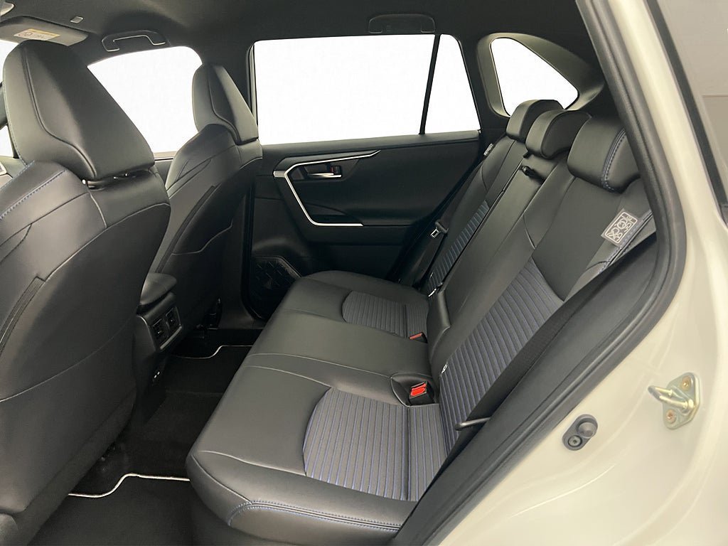 Vehicle Image 26