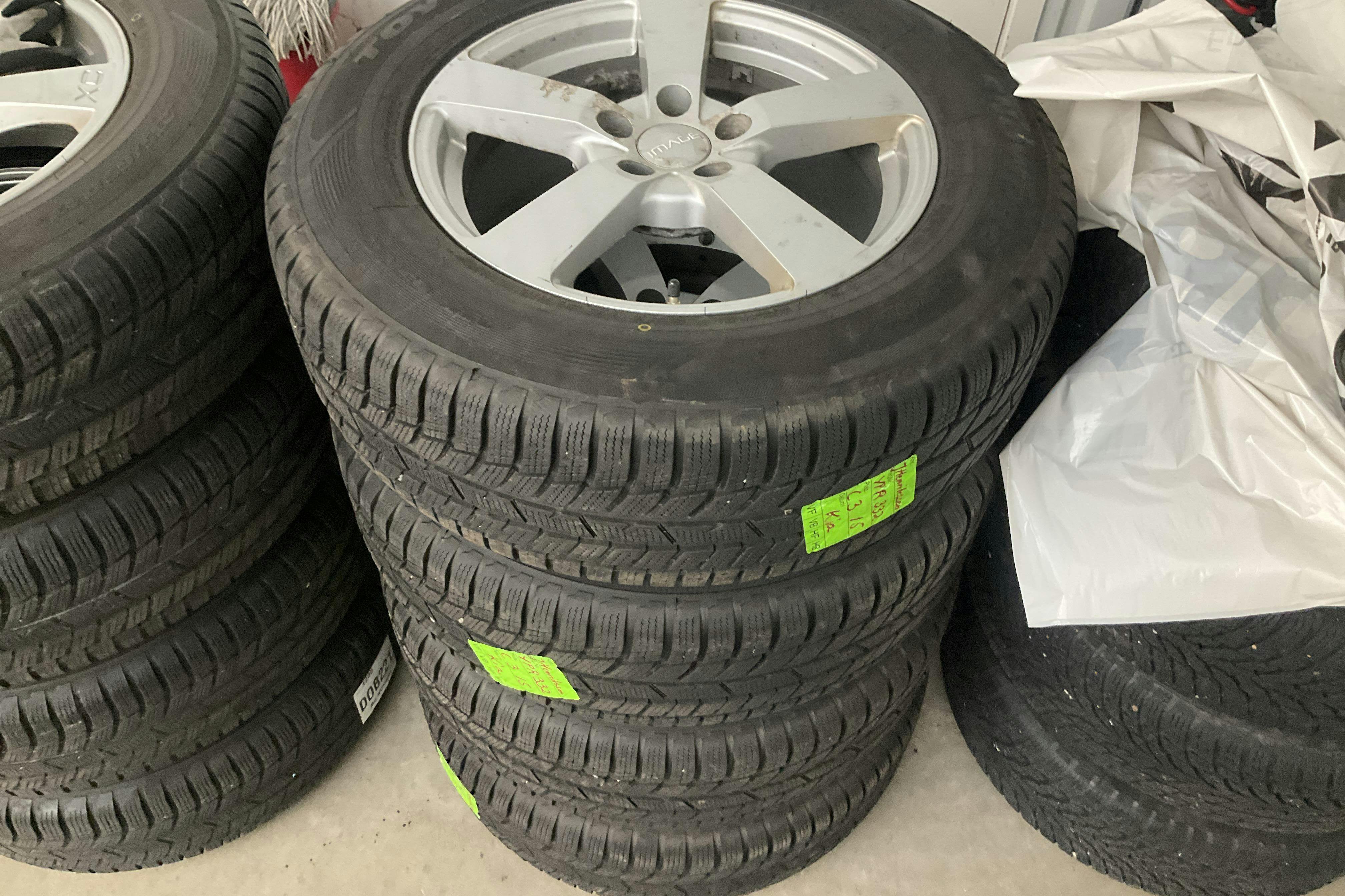 Vehicle Image 16