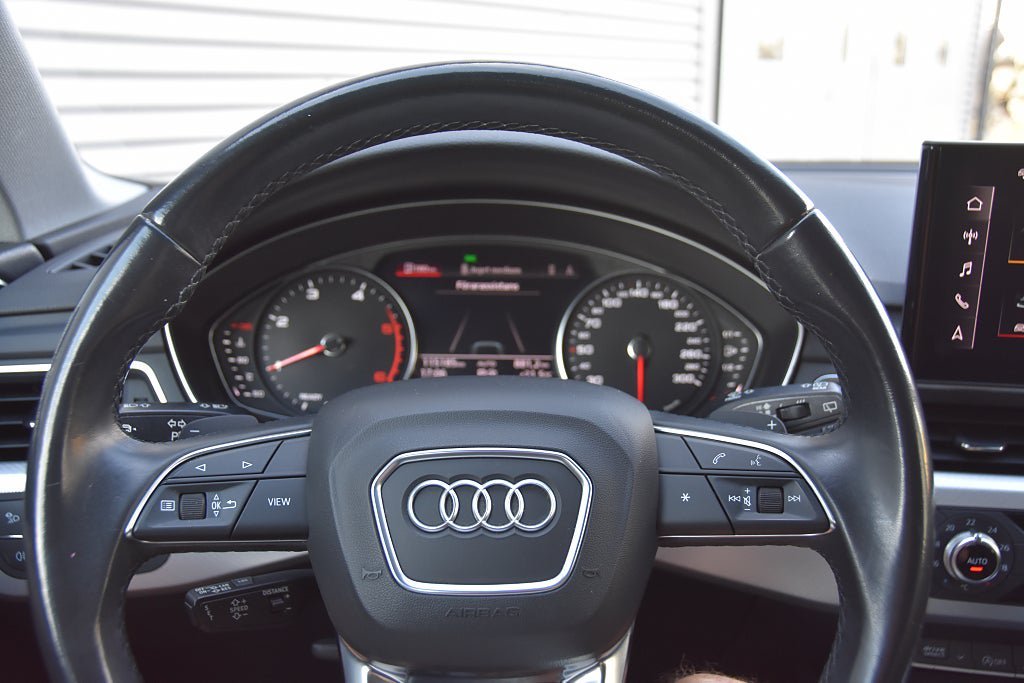 Vehicle Image 15