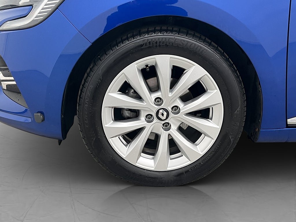 Vehicle Image 25