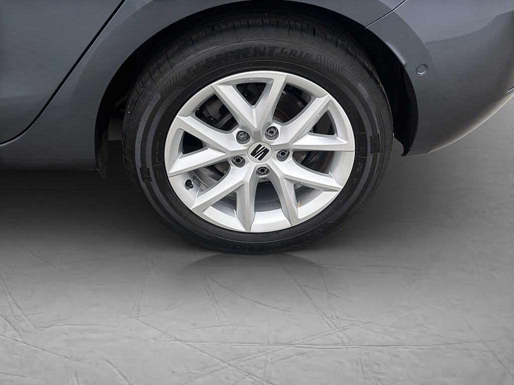 Vehicle Image 25