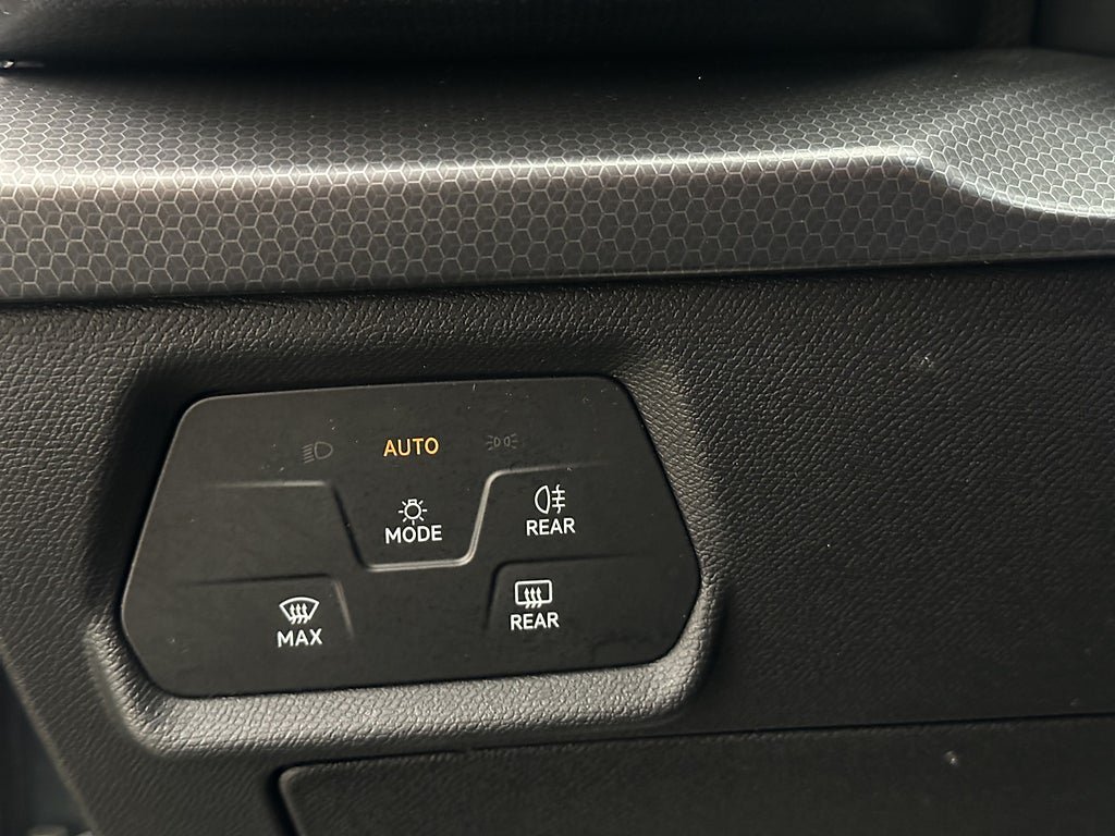 Vehicle Image 28
