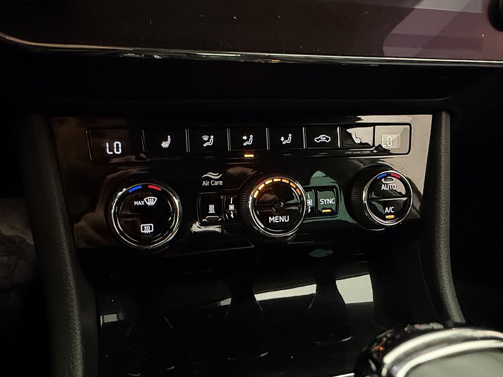 Vehicle Image 25