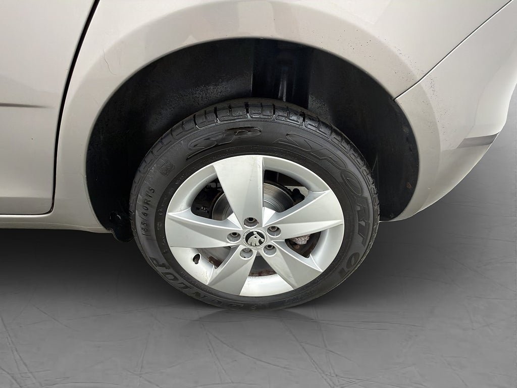 Vehicle Image 24