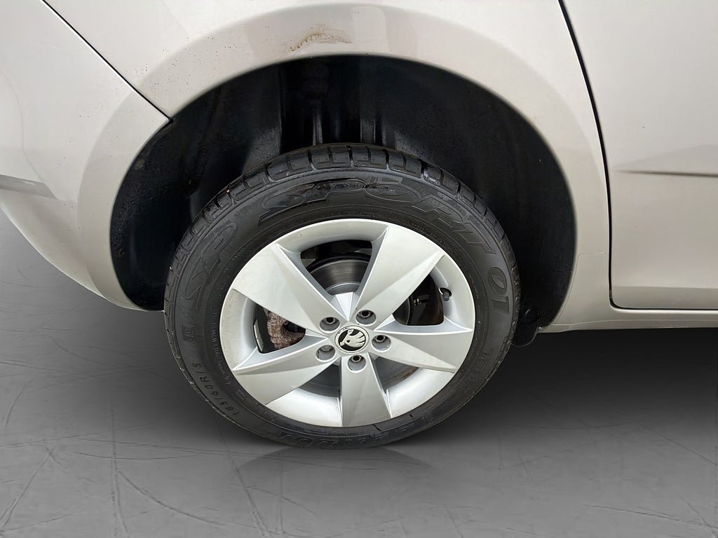 Vehicle Image 25