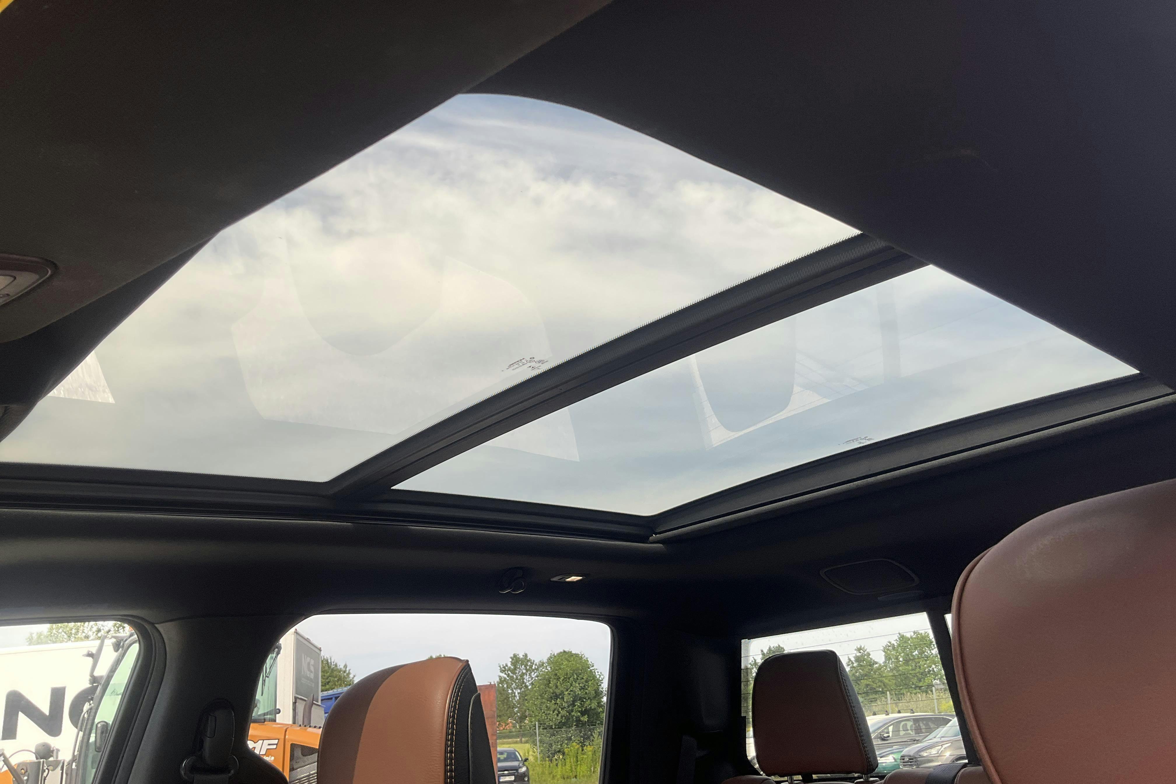 Vehicle Image 15