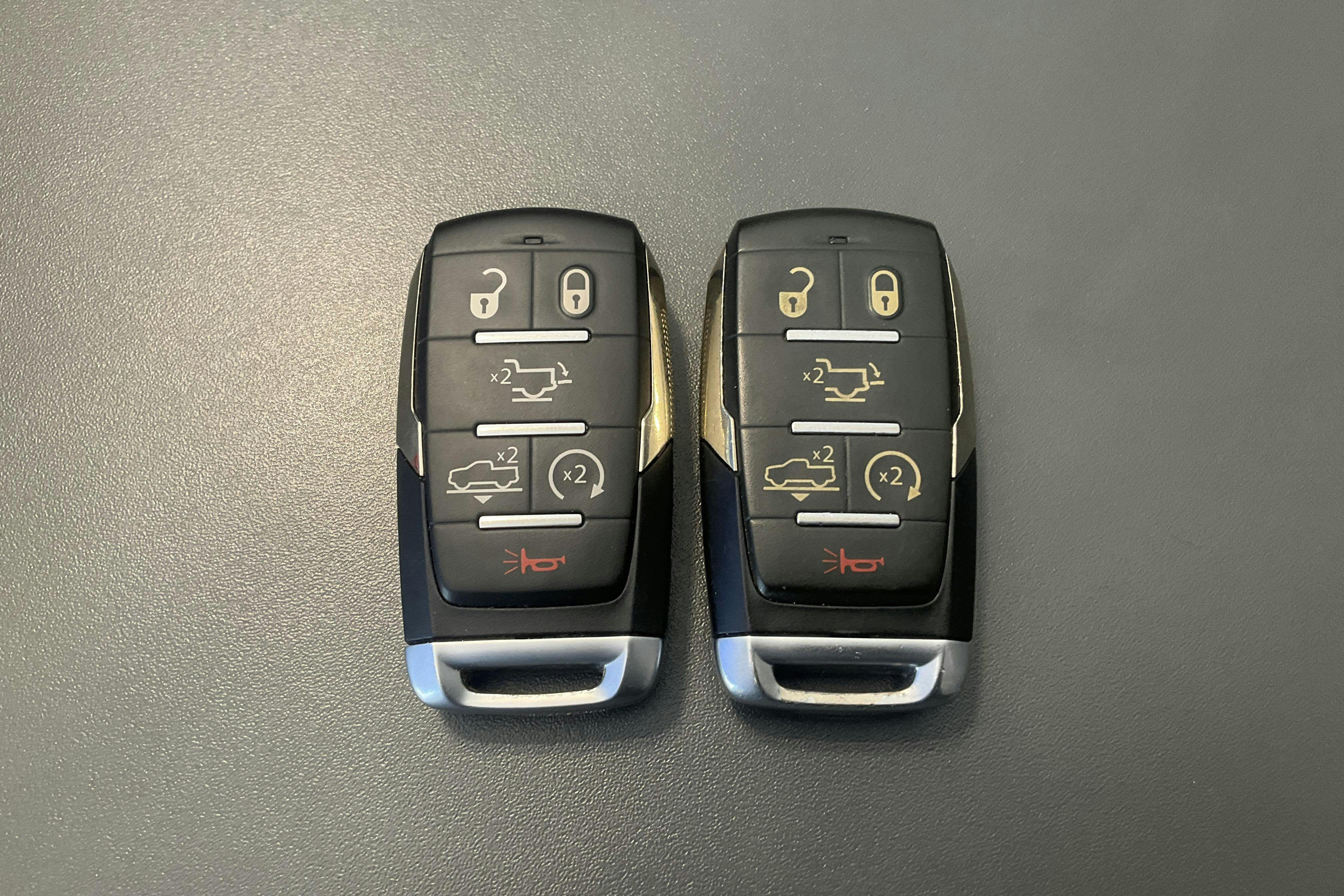 Vehicle Image 25