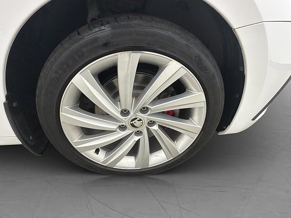 Vehicle Image 32