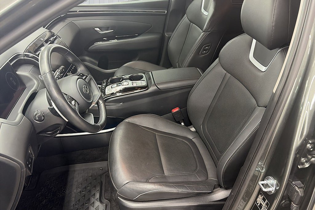 Vehicle Image 16