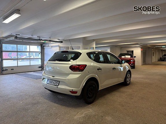 Vehicle Image 6