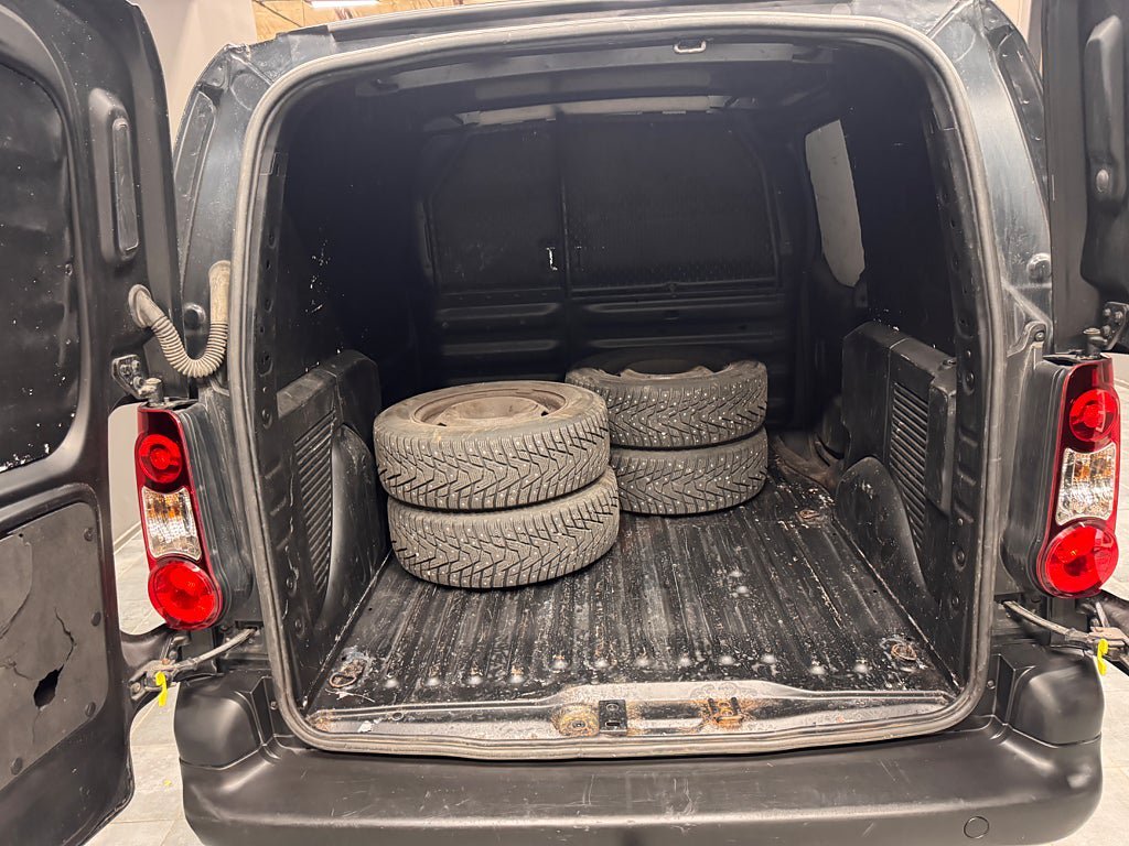 Vehicle Image 10