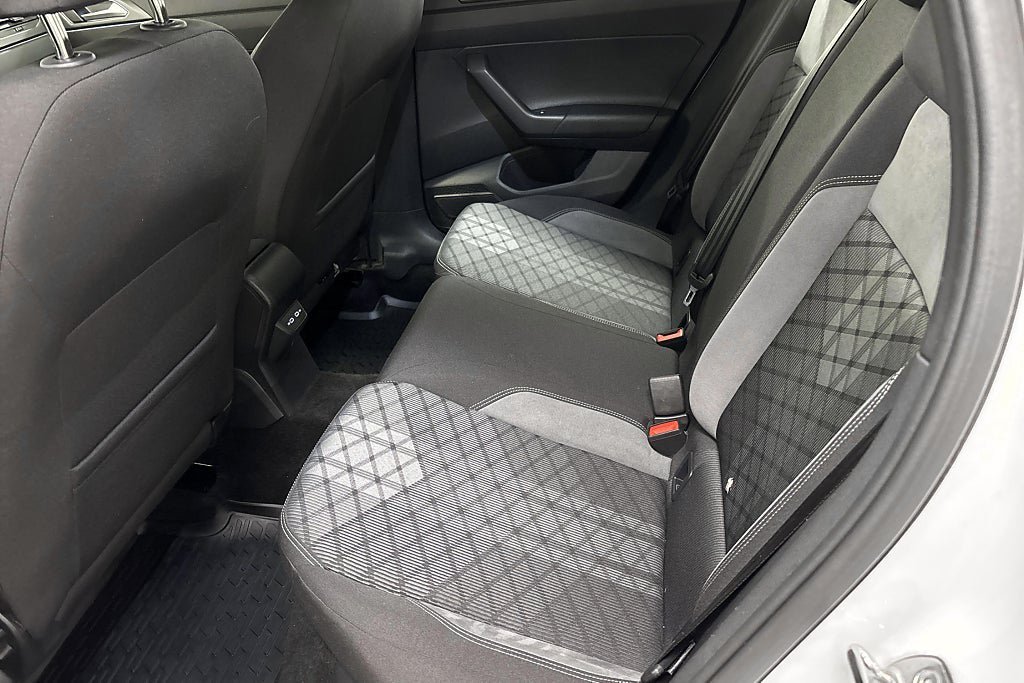 Vehicle Image 16