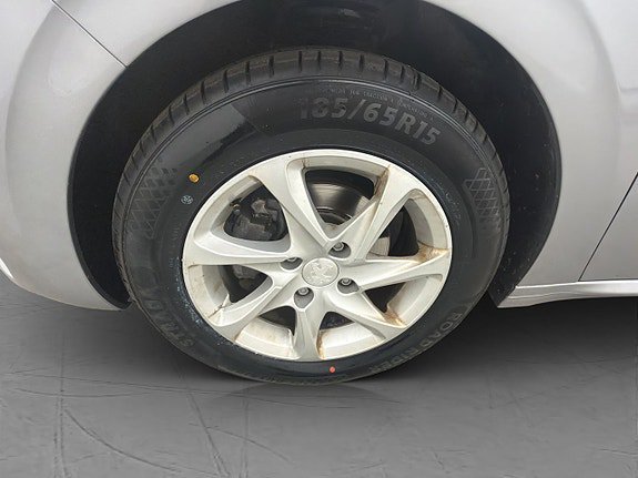 Vehicle Image 23