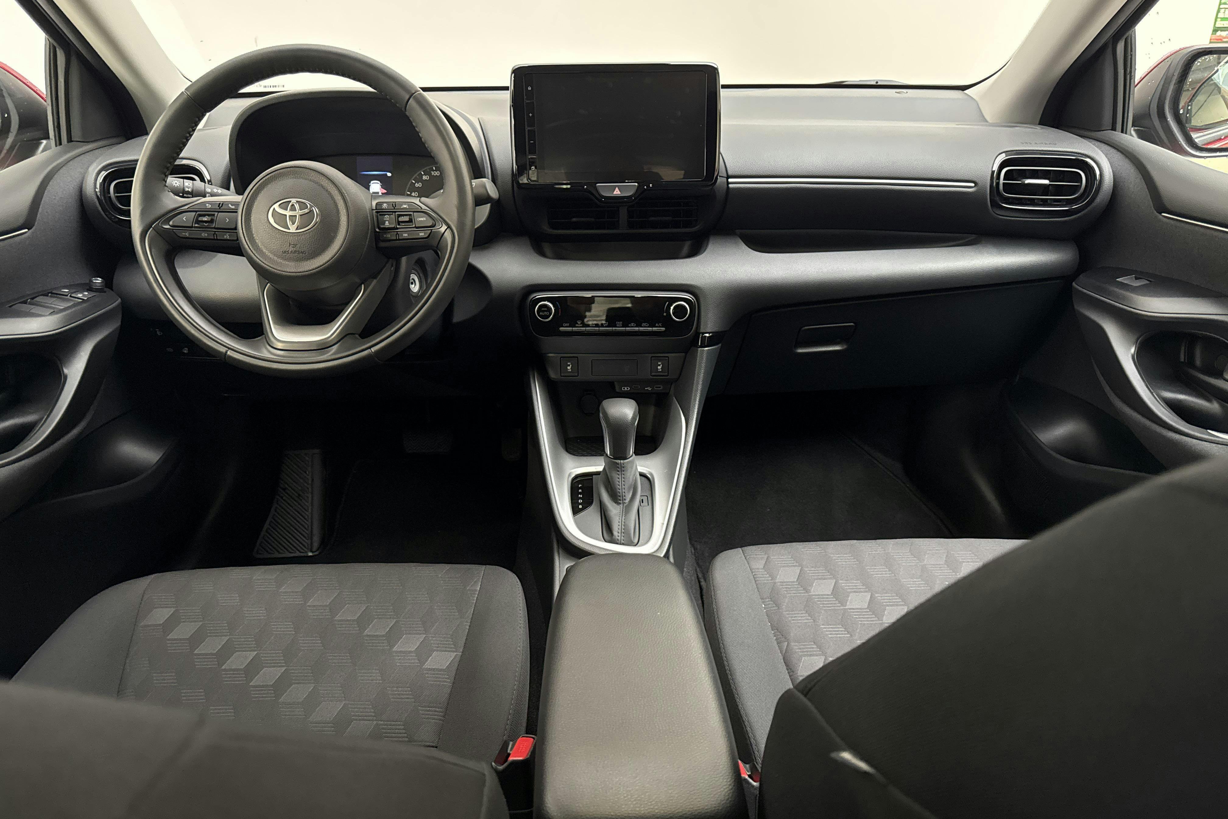 Vehicle Image 6