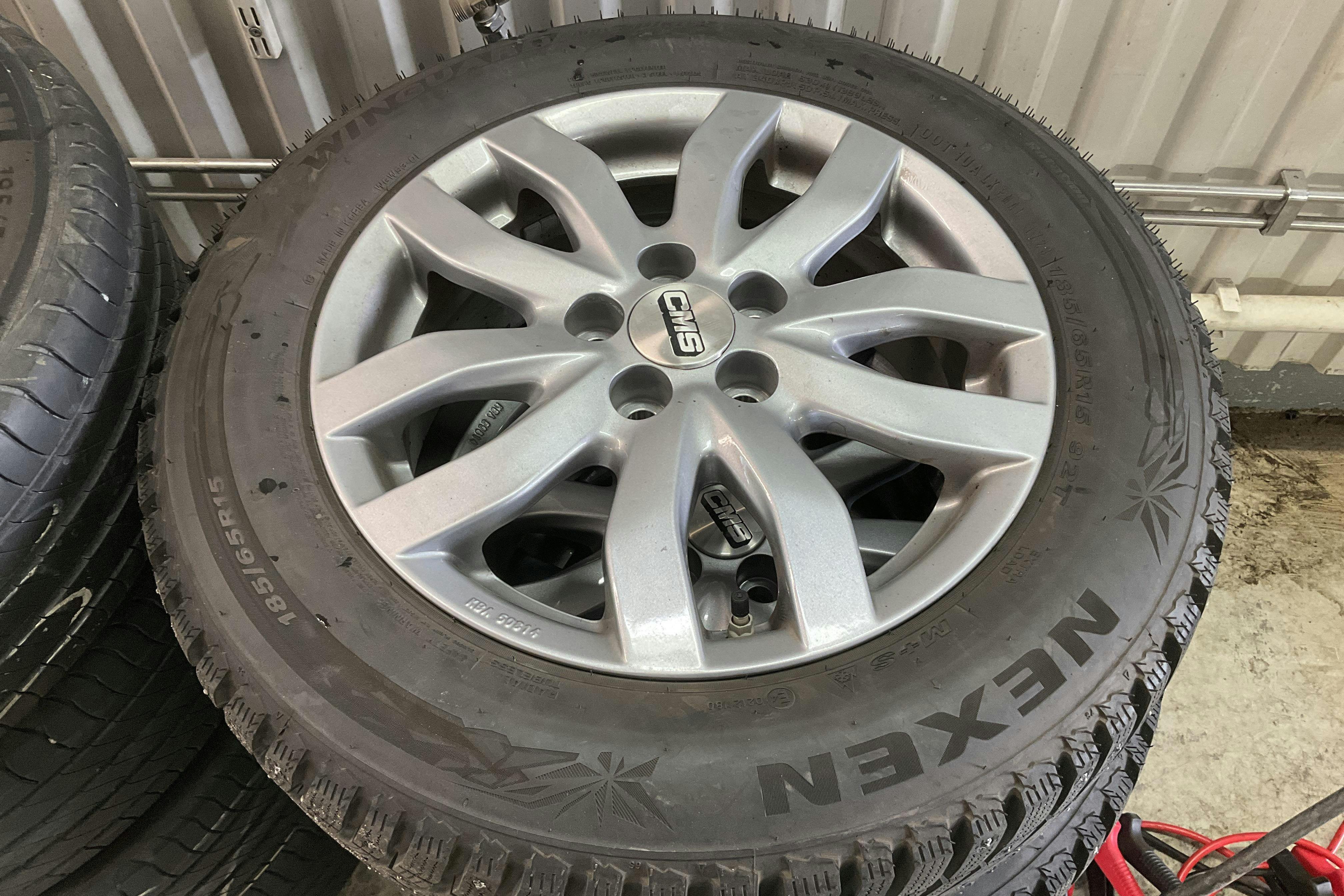 Vehicle Image 12