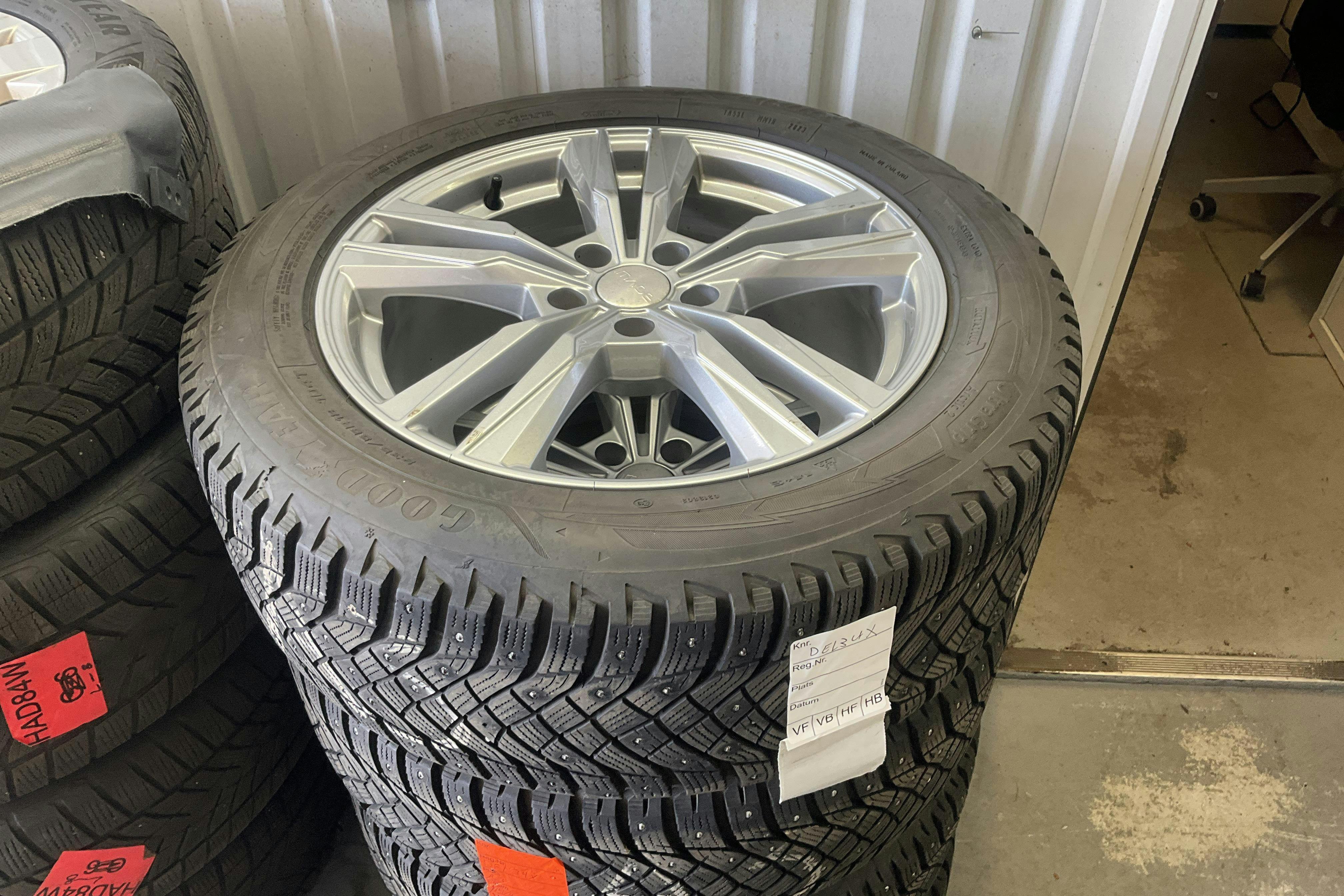 Vehicle Image 14