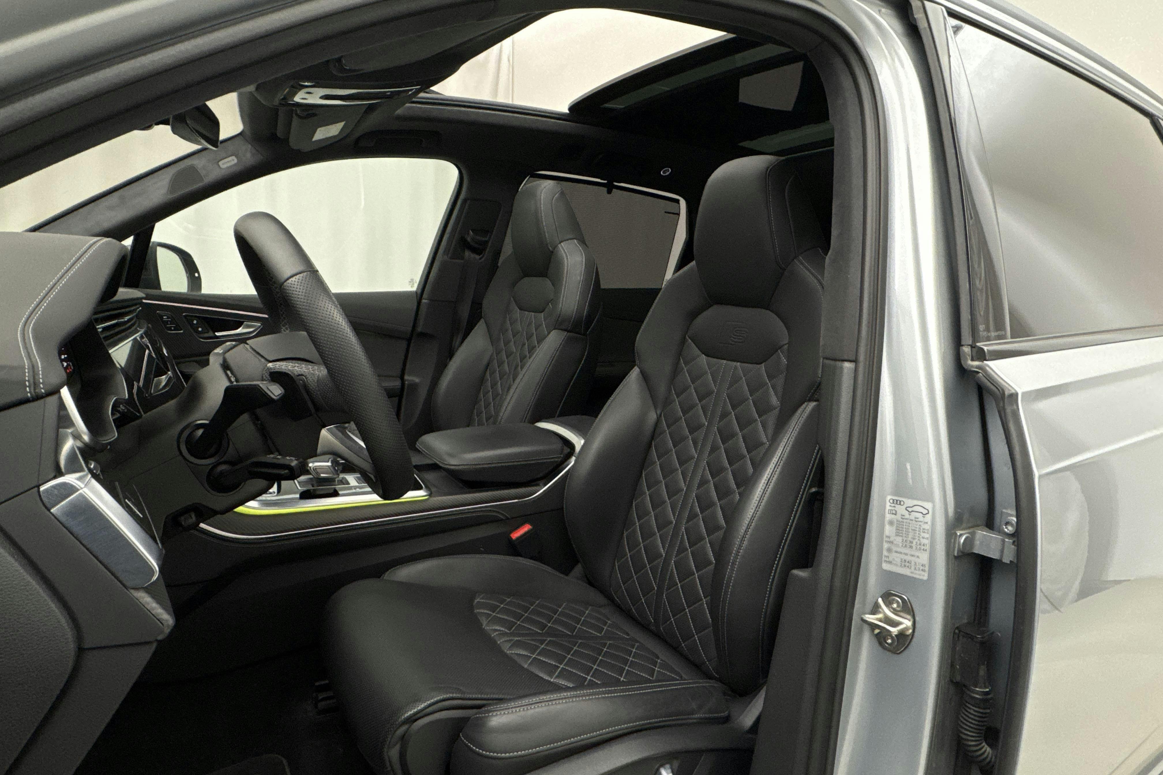 Vehicle Image 19