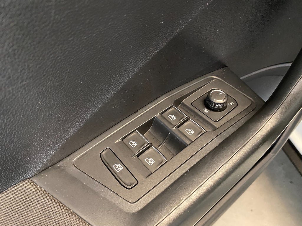 Vehicle Image 29
