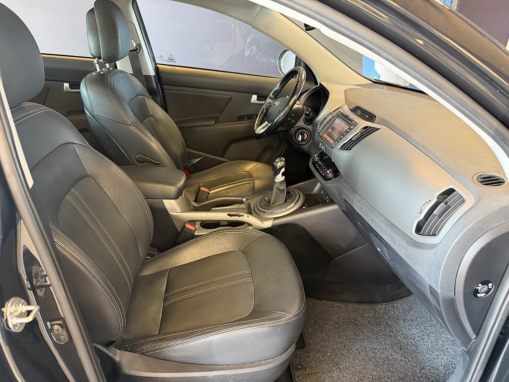 Vehicle Image 16
