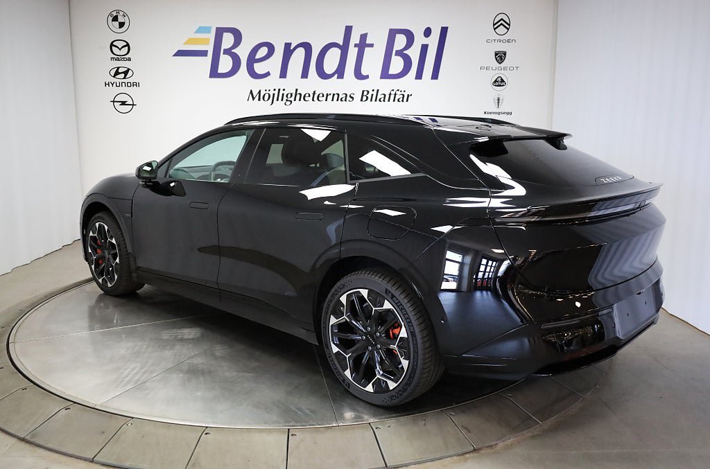 Vehicle Image 8