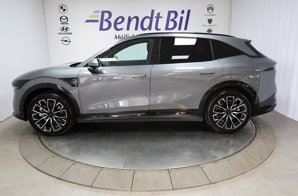 Vehicle Image 6