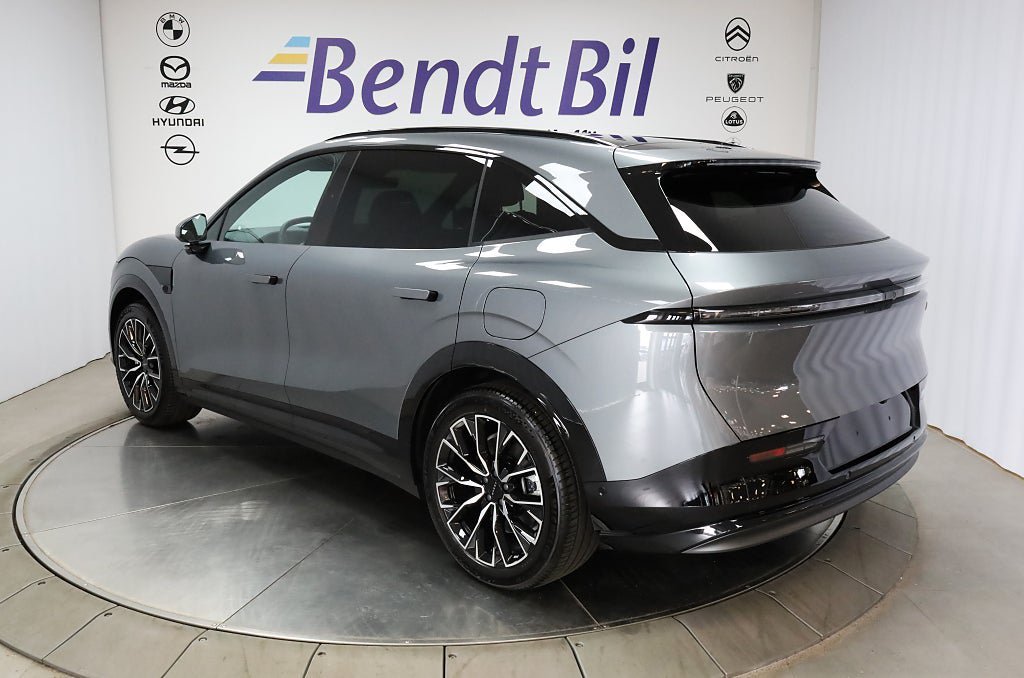 Vehicle Image 8