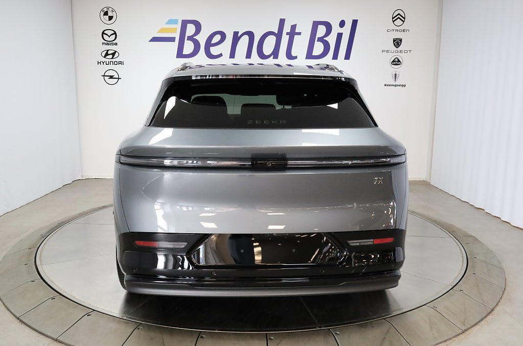 Vehicle Image 9
