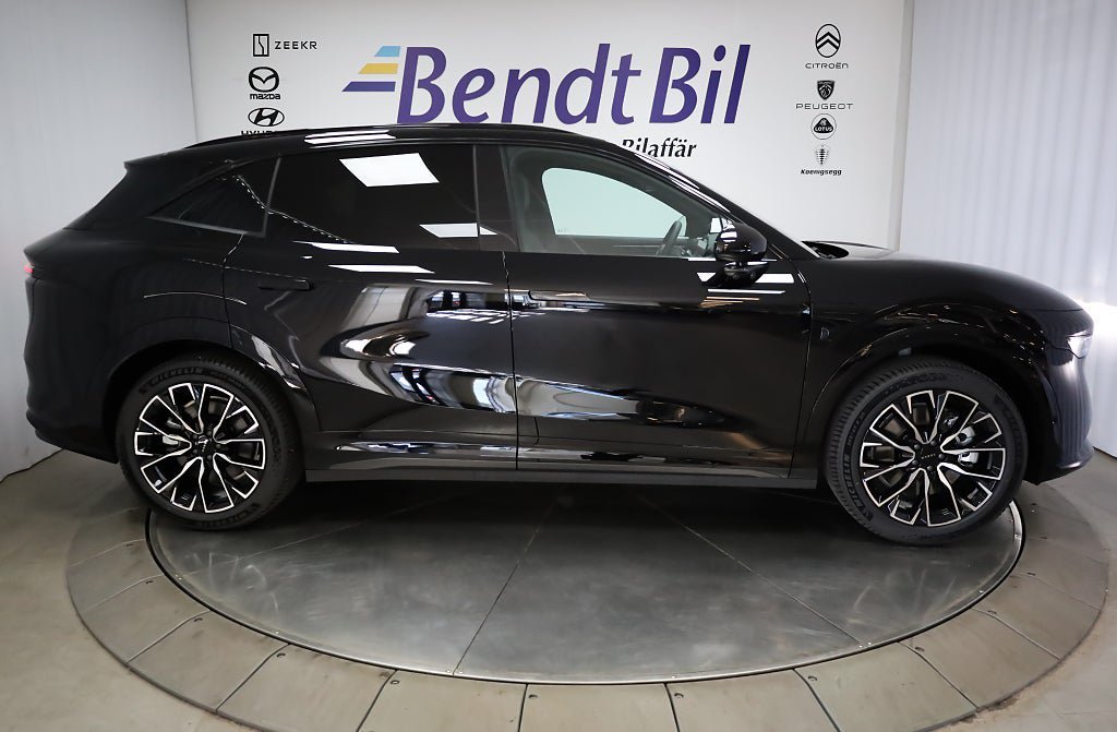 Vehicle Image 12