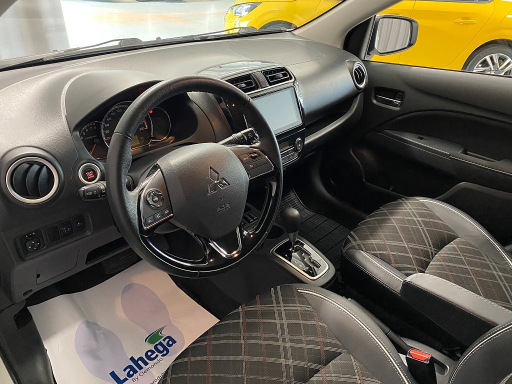 Vehicle Image 10