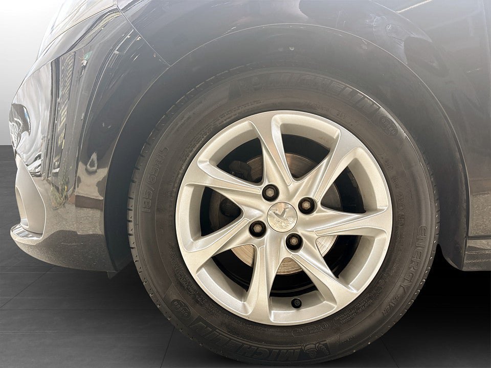 Vehicle Image 15