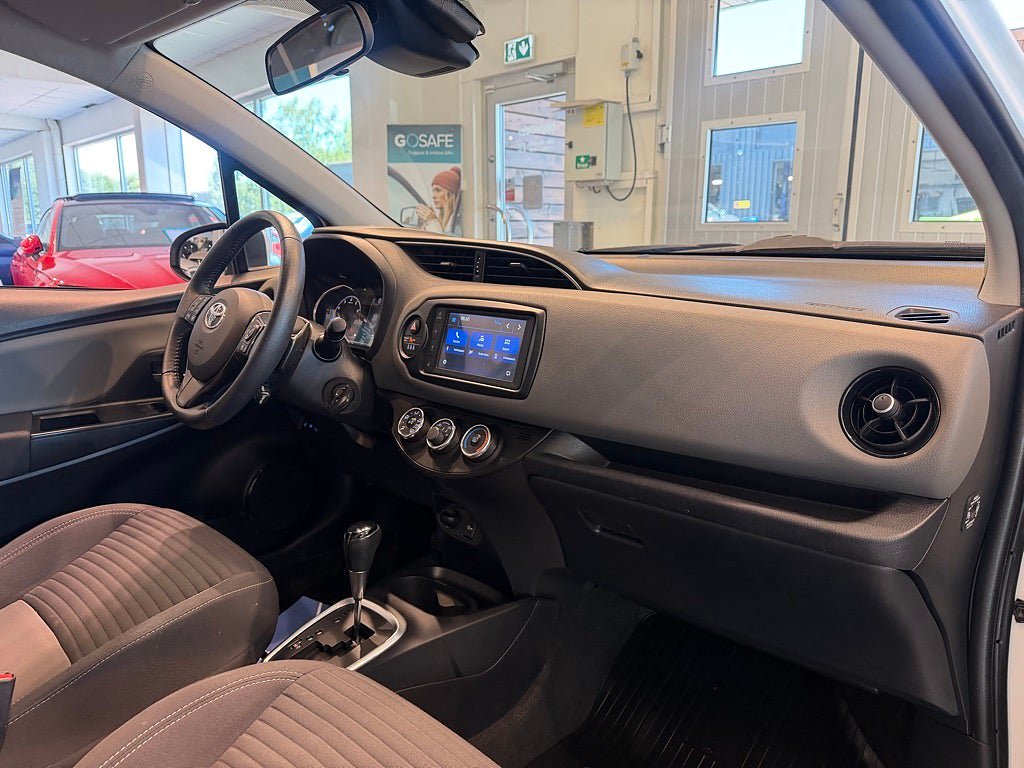 Vehicle Image 9