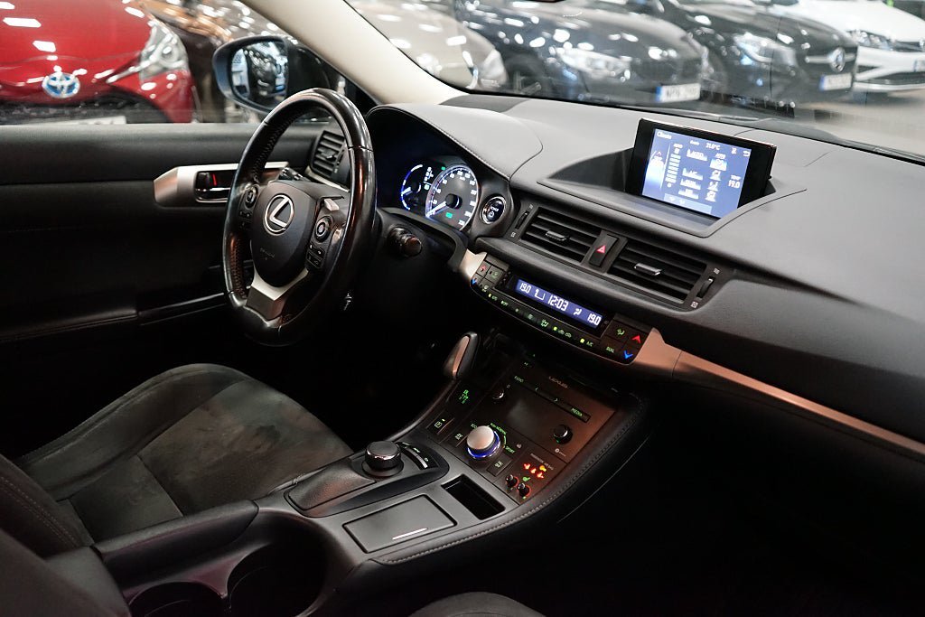 Vehicle Image 8