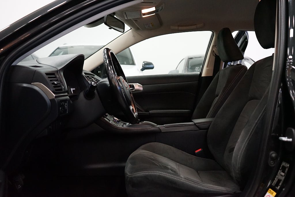 Vehicle Image 10