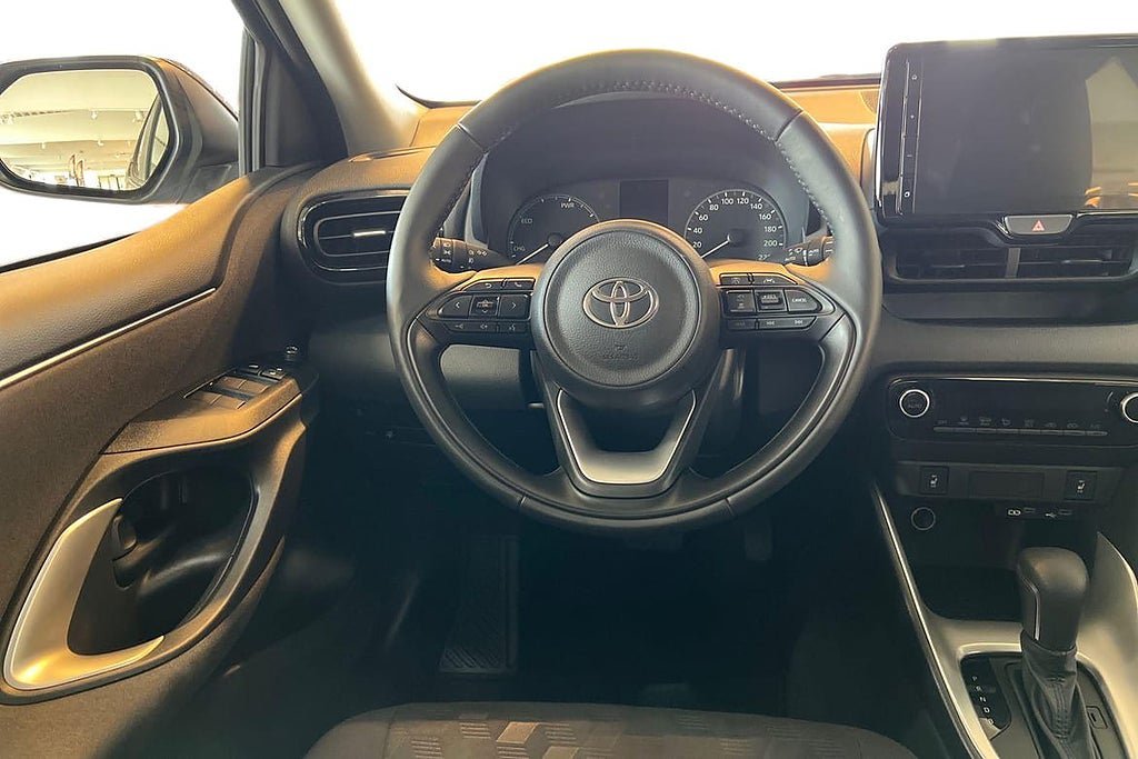 Vehicle Image 9
