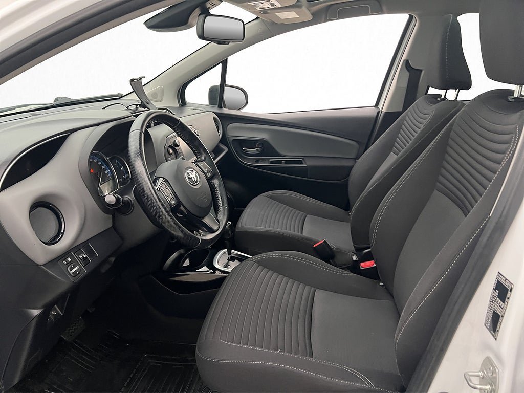 Vehicle Image 11